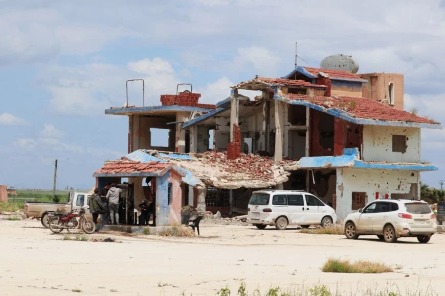 Gradual Return of Residents to Zirgan and Its Villages Despite Massive Damage and Destruction