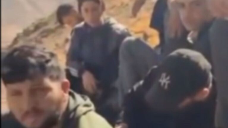 25 People from Kobani Stranded in Mountainous Region Between Kurdistan Region and Iran Amid Water and Food Shortages