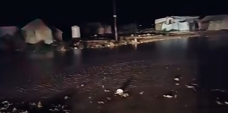 Heavy Rainfall Floods Tents of Displaced People from Sere Kaniye and Prompts Suspension of School Classes Across Three Syrian Governorates